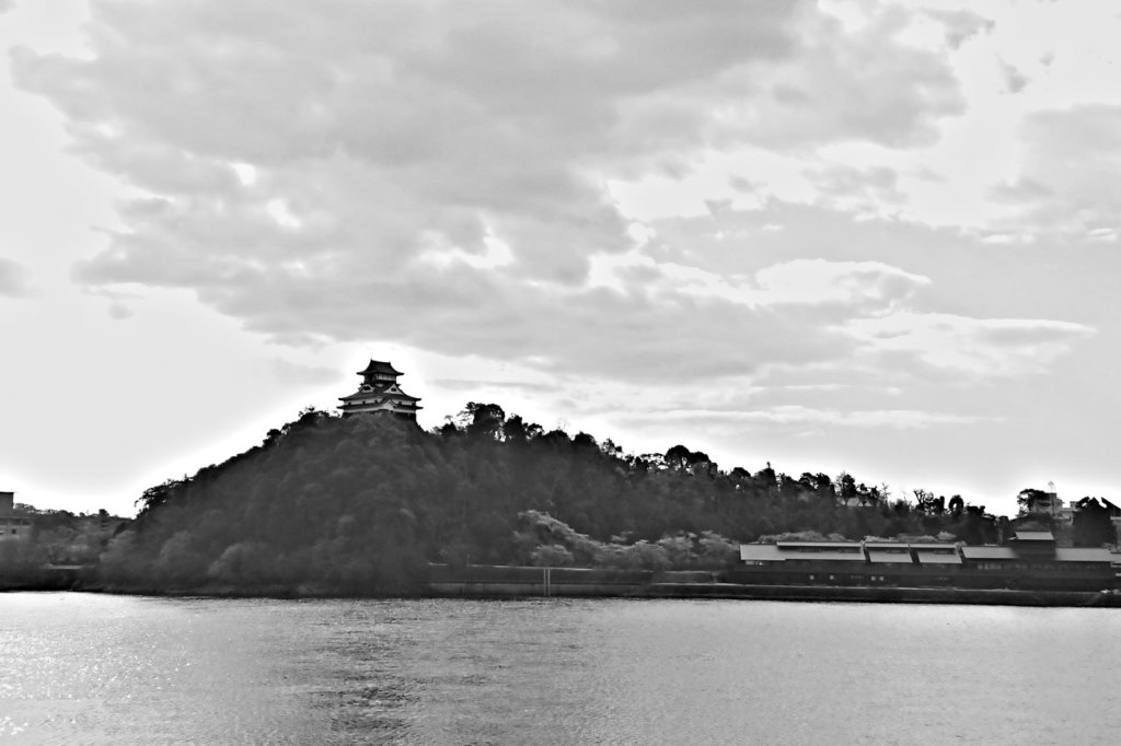 木曽川越しの犬山城