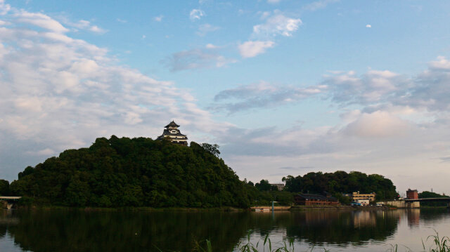 木曽川と犬山城の風景
