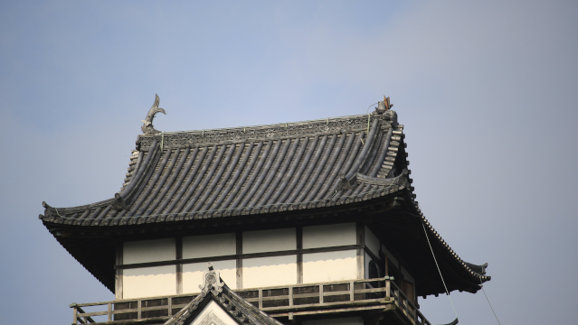 大破した犬山城天守のしゃちほこ