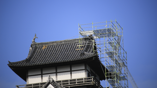 犬山城天守と足場