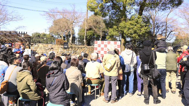 犬山城天守しゃちほこ修復記念セレモニーの様子